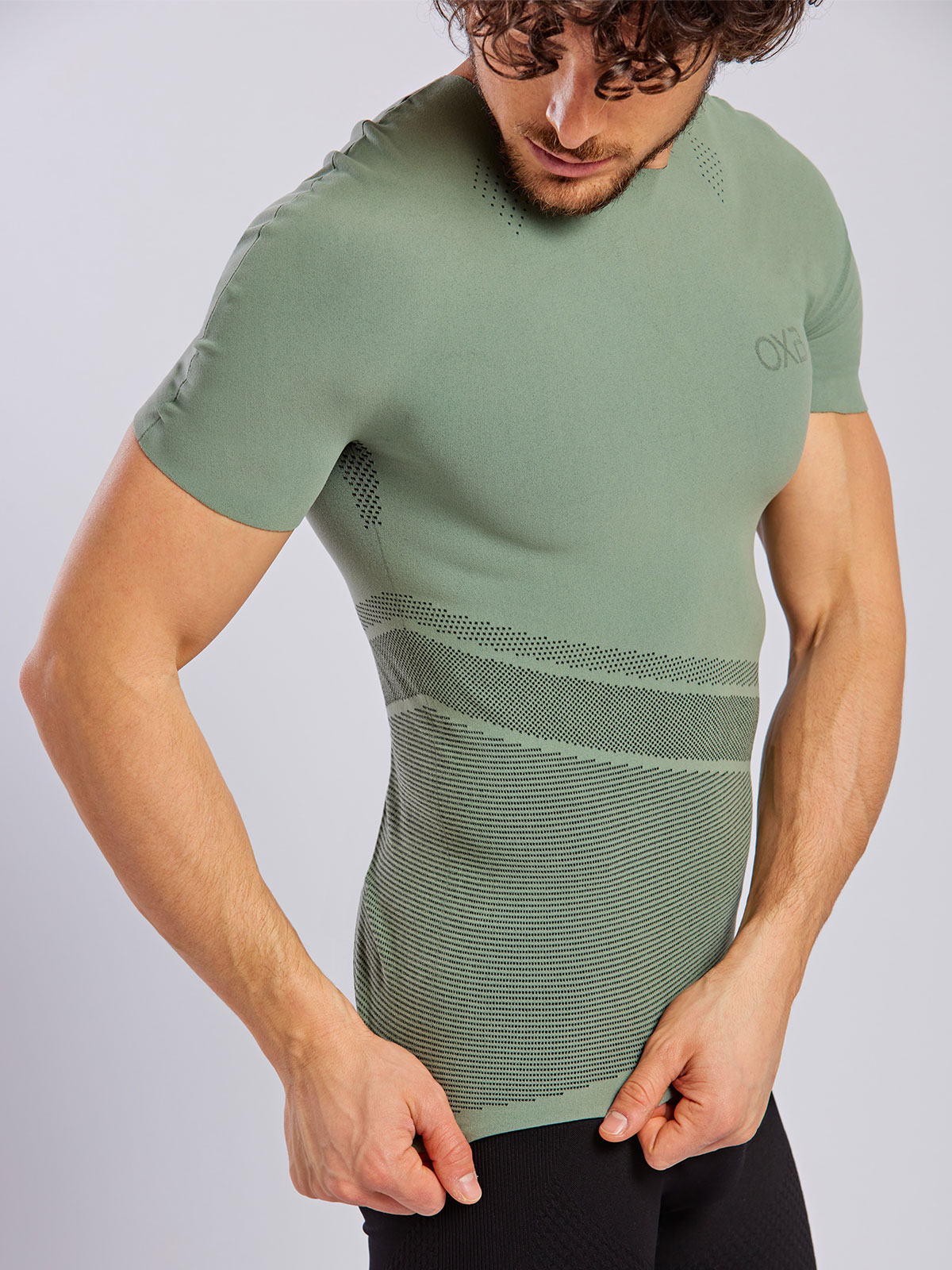 5099-maglia-cross-uomo-sage-indossato-dettaglio