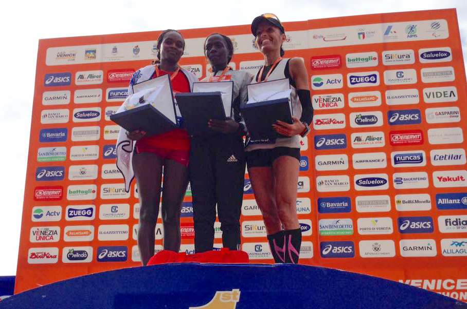 CHE IMPRESA PER IVANA IOZZIA: È TERZA ALLA VENICEMARATHON