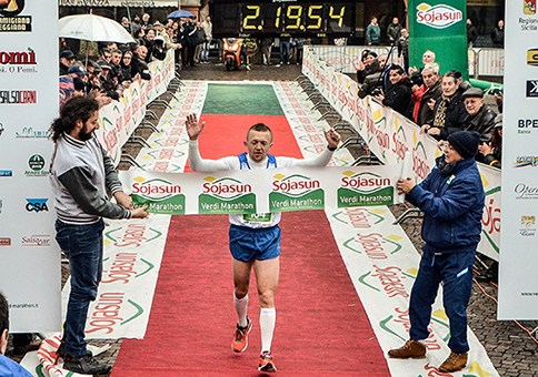 CARMINE BUCCILLI VINCE LA MARATONA DELLE TERRE VERDIANE