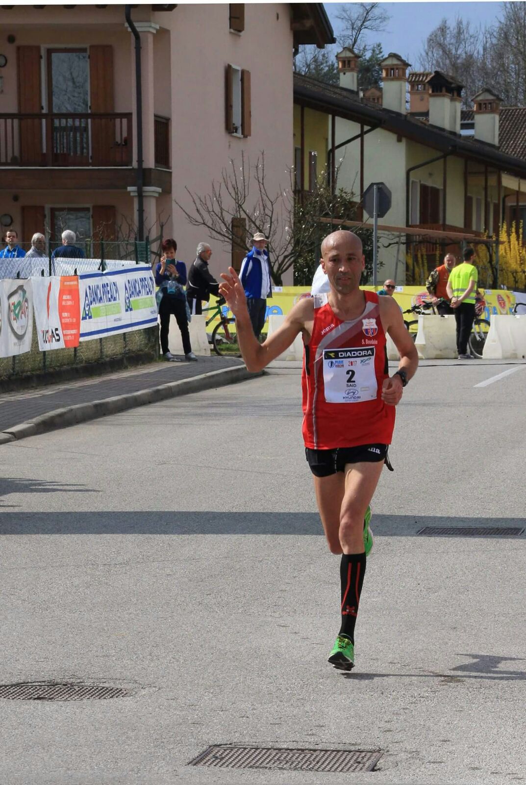 SAID BOUDALIA PORTA OXYBURN SUL PODIO DE LA PIAVE MARATHON